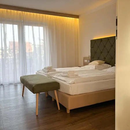 Kraeuterhotel & Restaurant Heidejaeger فندق