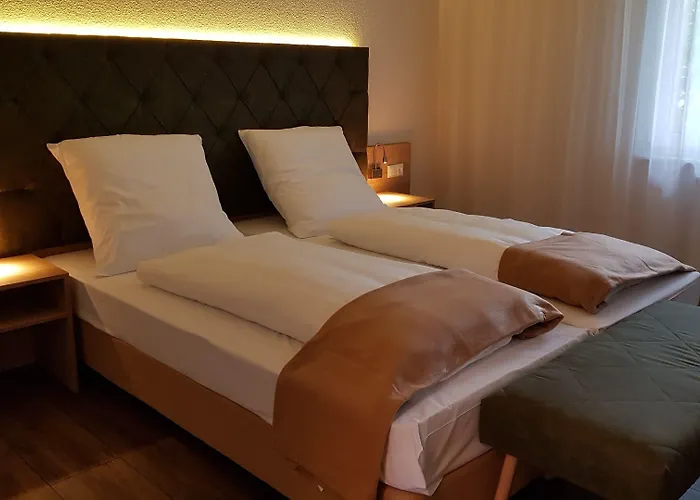 Kraeuterhotel & Restaurant Heidejaeger فندق